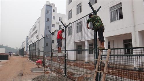 监狱隔离网安装工程雨季施工安全措施