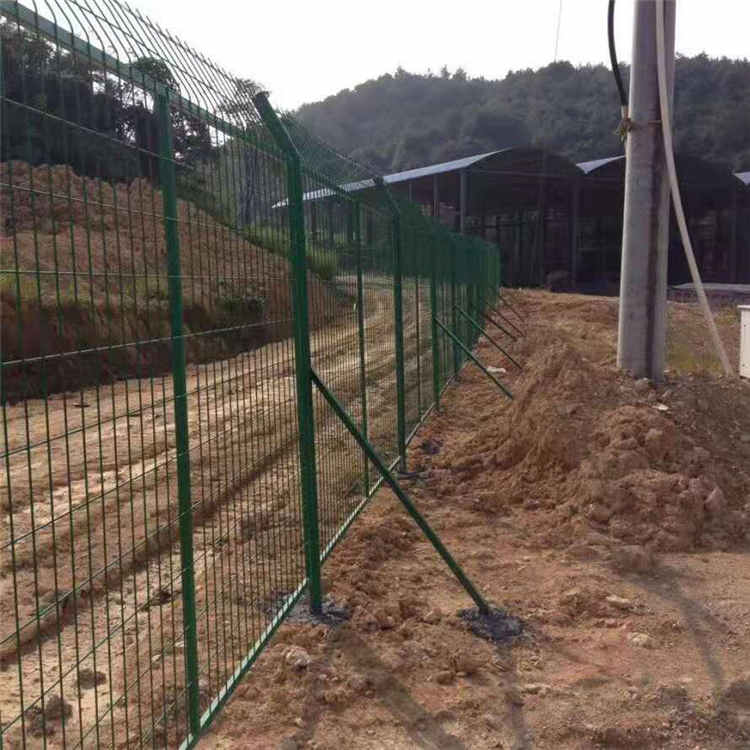 高速公路护栏网安装施工的要求